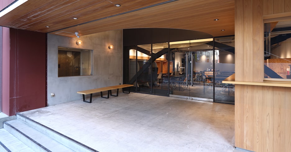 LOUNGE